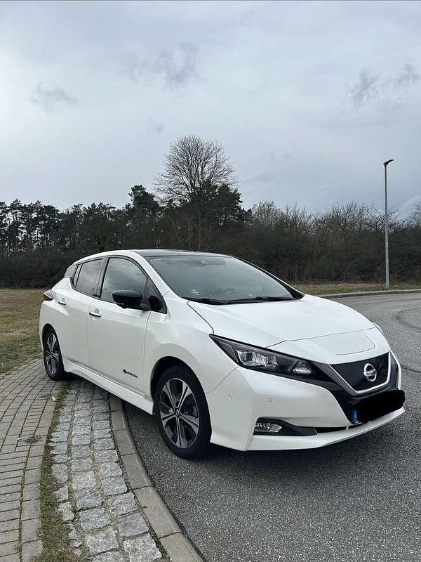 Gebraucht Nissan Leaf Tekna 110 kW (150 PS) 2019 Weiß Kleinwagen