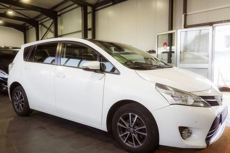 Gebraucht Toyota Verso Life 124 PS (91 kW) 2013 Weiß Van / Kleinbus