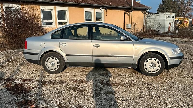 Gebraucht VW Passat 101 PS (74 kW) 1998 Silber Limousine