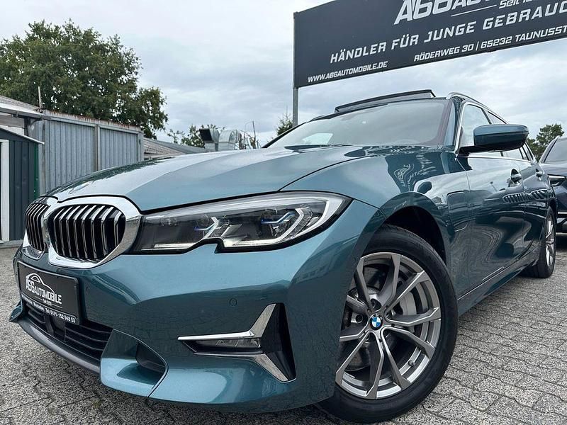 Blue ridge mountain metallic Gebraucht 2021 BMW 330e Luxury Line Kombi | 25.989 € (Fairer Preis) - Bild 1/4