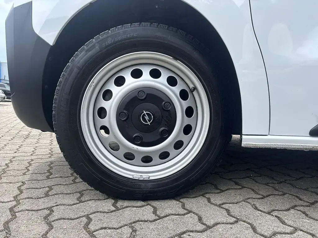 Gebraucht Opel Vivaro-e Combi 177 PS (130 kW) 2024 Weiß Van / Kleinbus