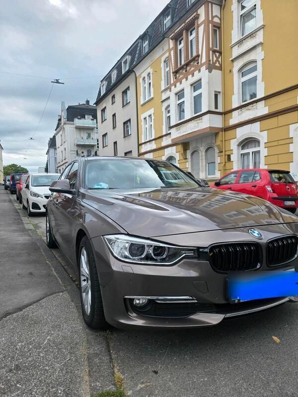 Braun Gebraucht 2012 BMW 318 Luxury Line Limousine | 10.800 € (Fairer Preis) - Bild 1/4