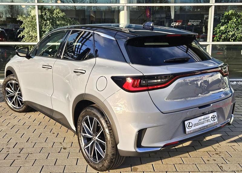 Neu Lexus LBX 136 PS (100 kW) 2025 Manhattangrauschwarz metallic SUV