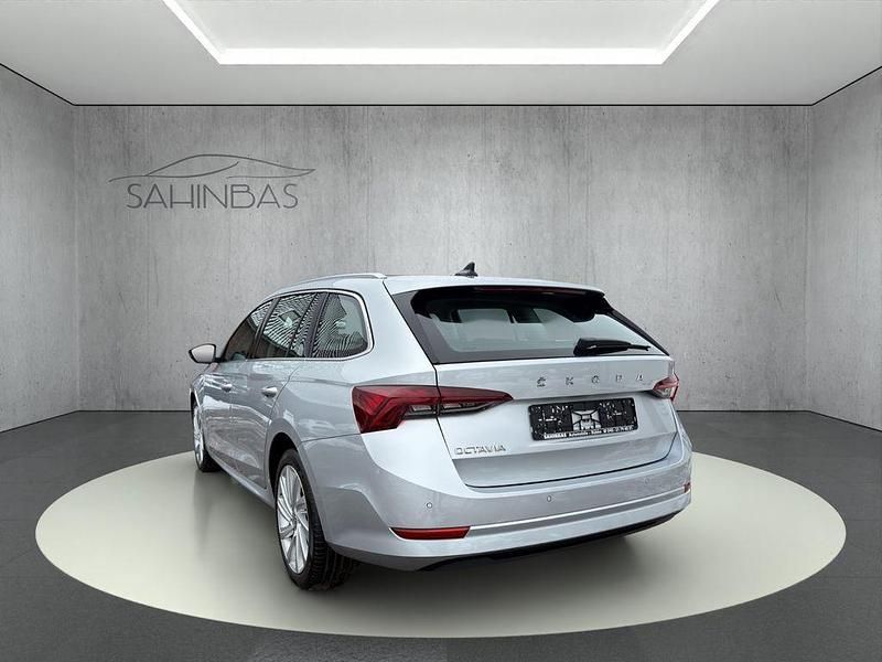 Gebraucht Skoda Octavia First Edition 150 PS (110 kW) 2020 Silber Kombi