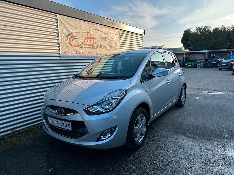 Gebraucht Hyundai ix20 Edition 90 PS (66 kW) 2012 Silber Kleinwagen