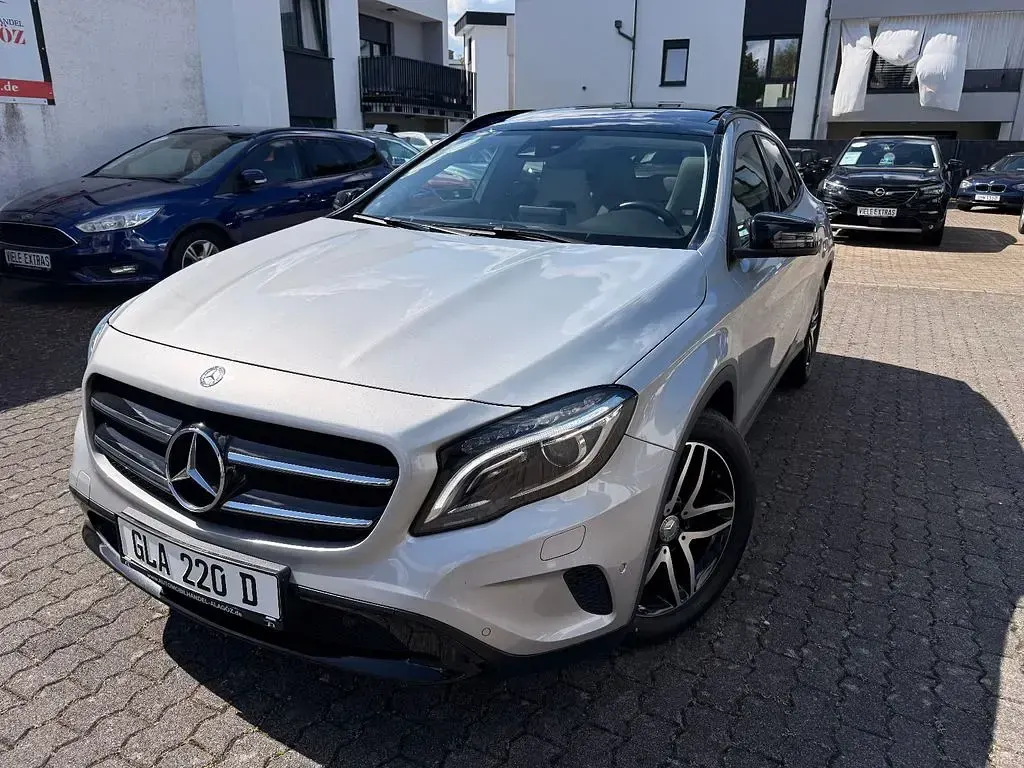 Gebraucht Mercedes GLA220 177 PS (130 kW) 2015 Silber SUV