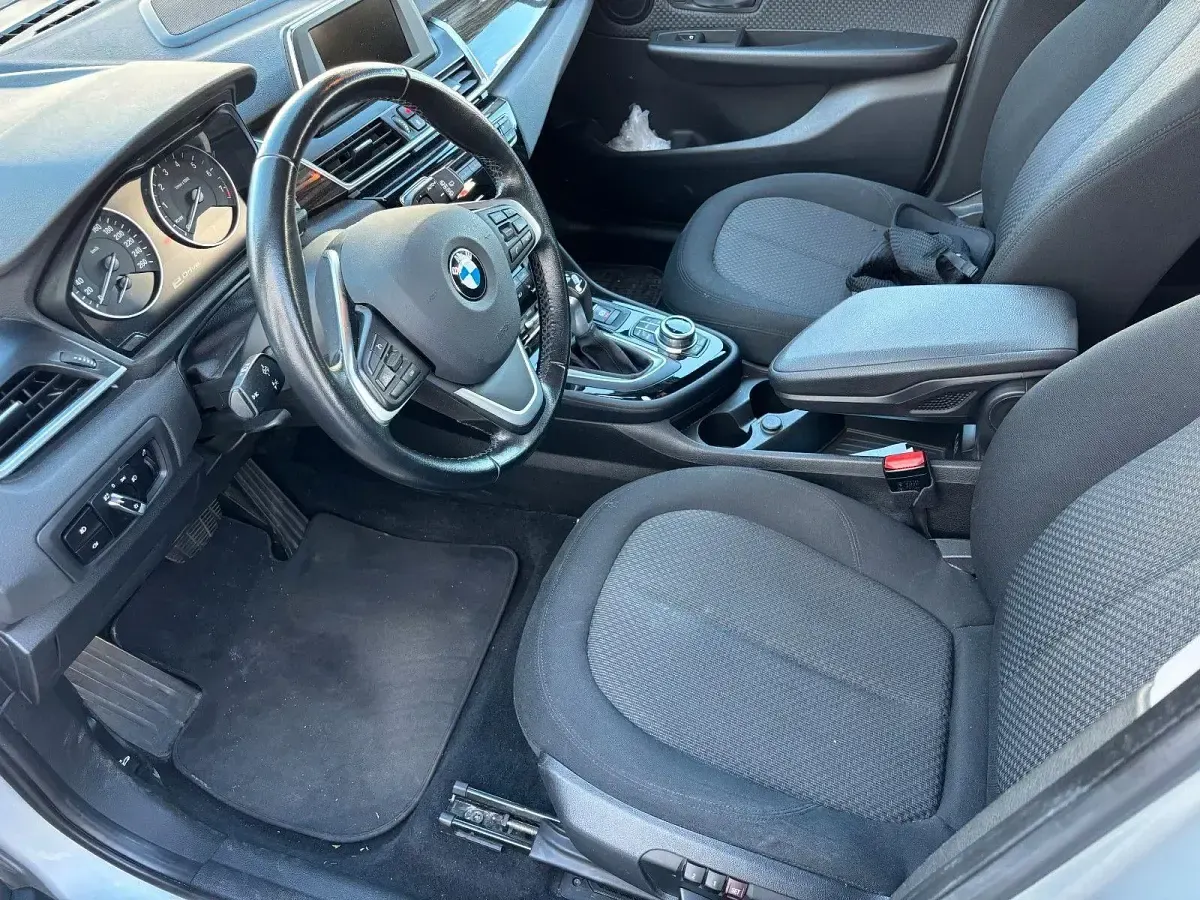 Gebraucht BMW 225 Advantage 224 PS (164 kW) 2017 Silber Van / Kleinbus