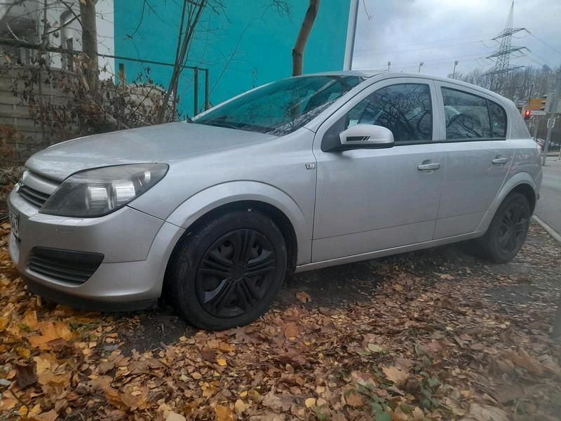 Grau Gebraucht 2005 Opel Astra Kleinwagen | 1.250 € (Guter Preis) - Bild 1/4