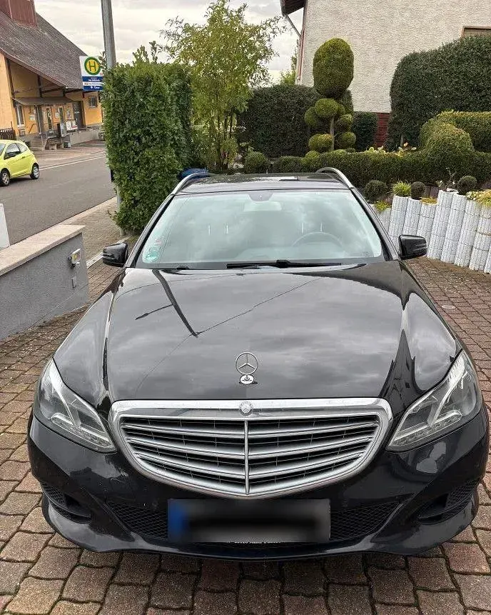 Gebraucht Mercedes E220 170 PS (125 kW) 2015 Schwarz Kombi