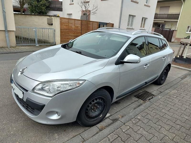 Gebraucht Renault Mégane III Dynamique 106 PS (77 kW) 2012 Grau Limousine