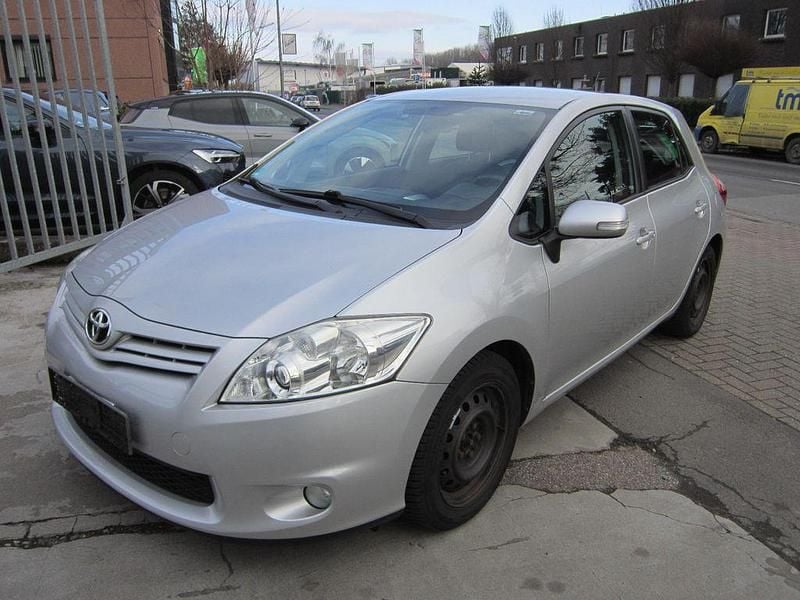 Gebraucht Toyota Auris Edition 132 PS (97 kW) 2011 Silber Kleinwagen