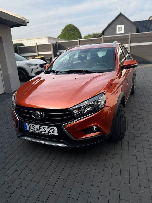 Orange Gebraucht 2020 Lada Vesta Kombi | 8.500 € (Guter Preis) - Bild 1/4