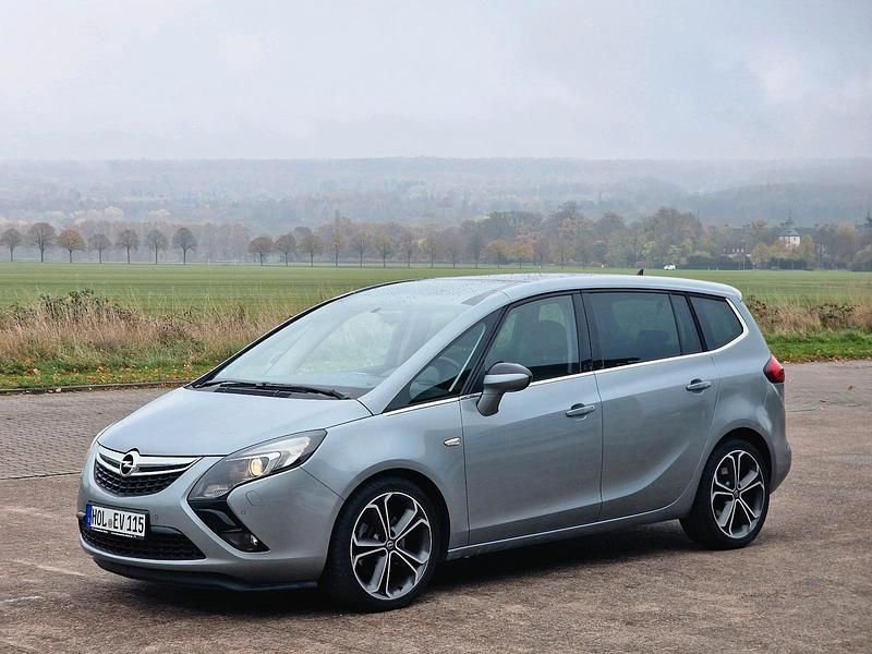 Grau Gebraucht 2014 Opel Zafira Van / Kleinbus | 7.400 € (Guter Preis) - Bild 1/4
