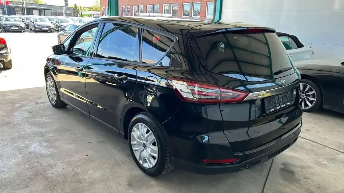 Używany Ford S-MAX Trend 160 KM (117 kW) 2017 Czarny Minivan
