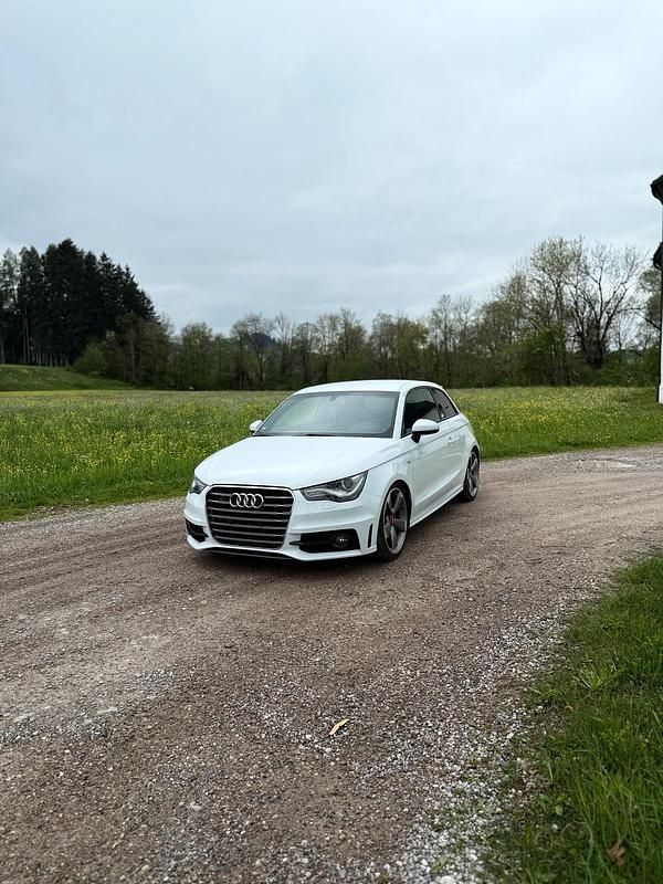 Weiß Gebraucht 2012 Audi A1 Comfort Kleinwagen | 8.899 € (Etwas zu teuer) - Bild 1/4