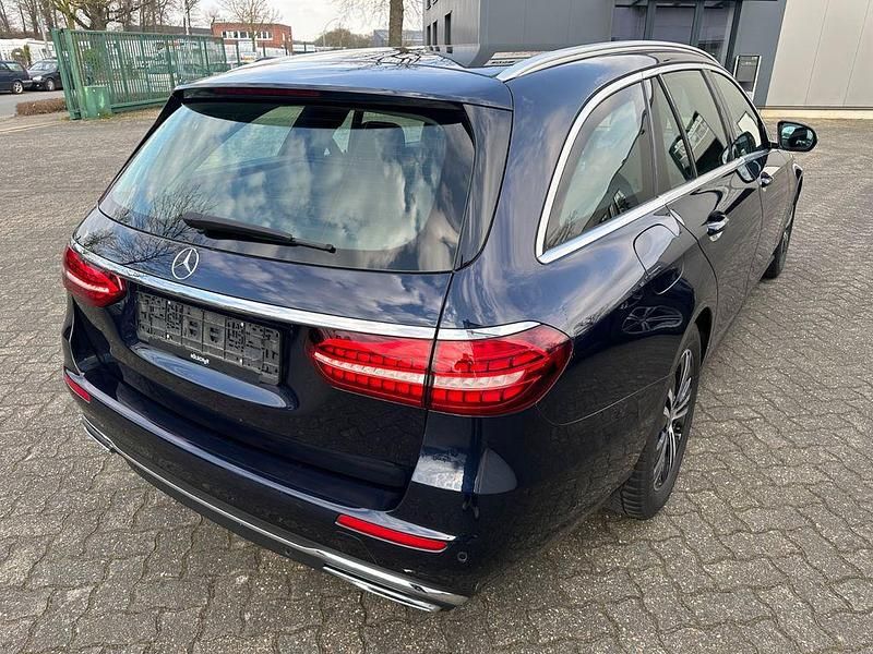 Gebraucht Mercedes E220 Avantgarde 200 PS (147 kW) 2022 Blau Limousine