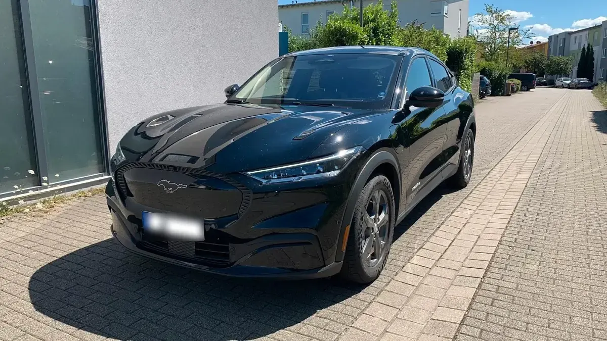 Używany Ford Mustang Mach-E Basis 197 kW (269 KM) 2023 Czarny SUV