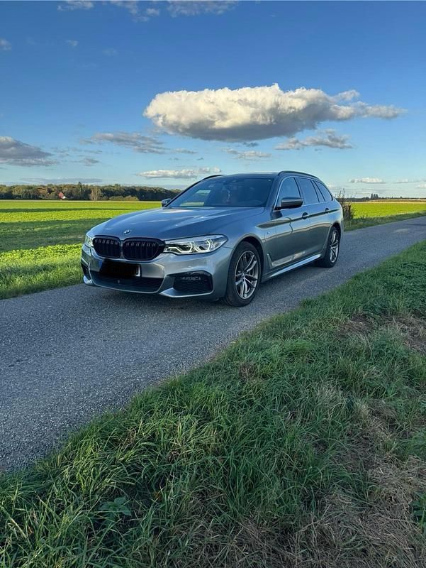 Grau Gebraucht 2019 BMW 530 M Sport Kombi | 29.999 € (Superpreis) - Bild 1/4