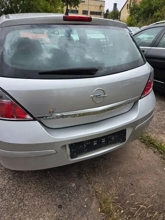 Gebraucht Opel Astra Edition 90 PS (66 kW) 2009 Silber Limousine