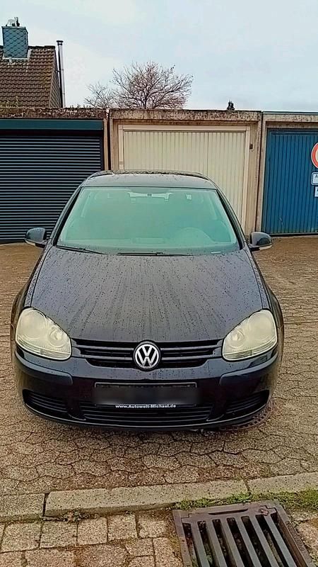 Schwarz Gebraucht 2004 VW Golf V Kleinwagen | 750 € (Superpreis) - Bild 1/4