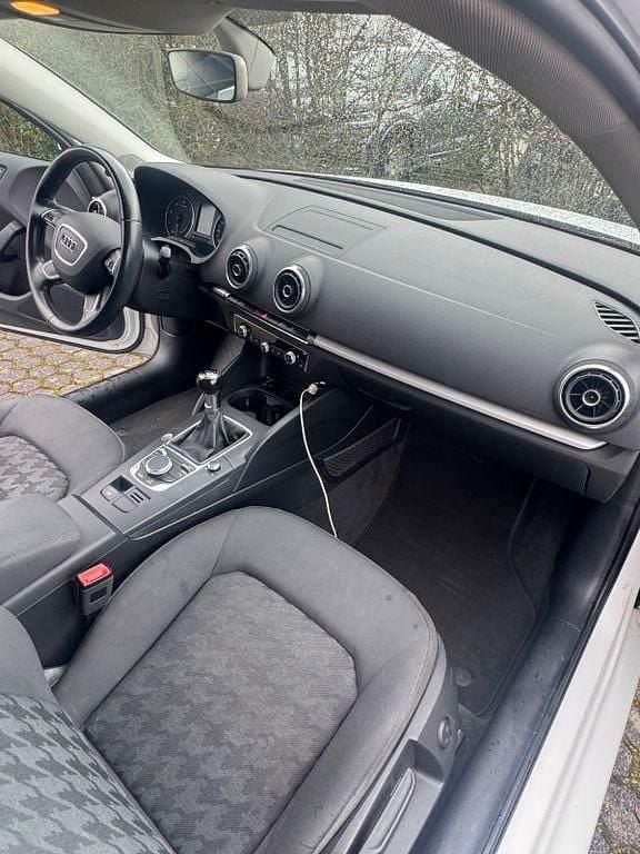Gebraucht Audi A3 Attraction 110 PS (80 kW) 2016 Weiß Limousine