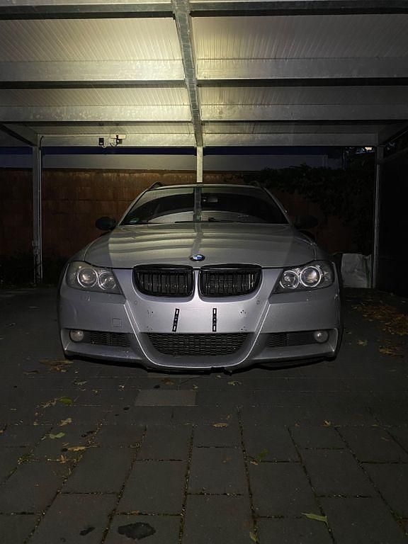Silber Gebraucht 2006 BMW 335 Performance Kombi | 11.999 € (Fairer Preis) - Bild 1/4