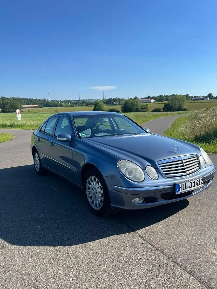 Gebraucht Mercedes E200 Elegance 163 PS (119 kW) 2004 Blau Limousine