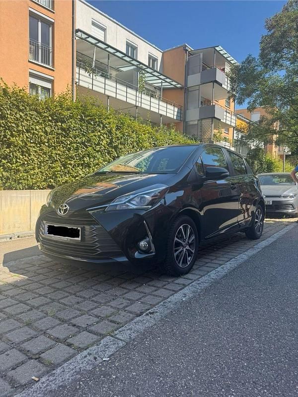 Schwarz Gebraucht 2020 Toyota Yaris Club Kleinwagen | 14.999 € (Fairer Preis) - Bild 1/4