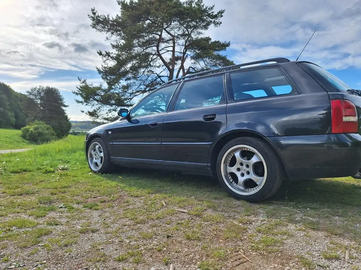 Gebraucht Audi A4 115 PS (84 kW) 2001 Schwarz Kombi