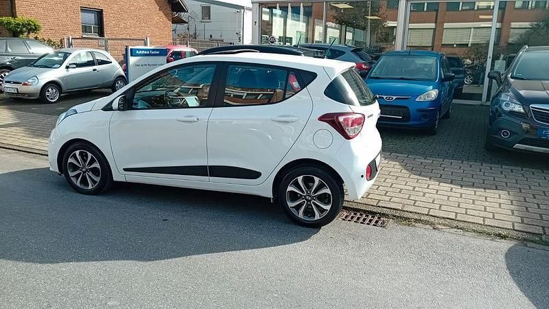 Gebraucht Hyundai i10 Style 87 PS (63 kW) 2017 Weiß Kleinwagen