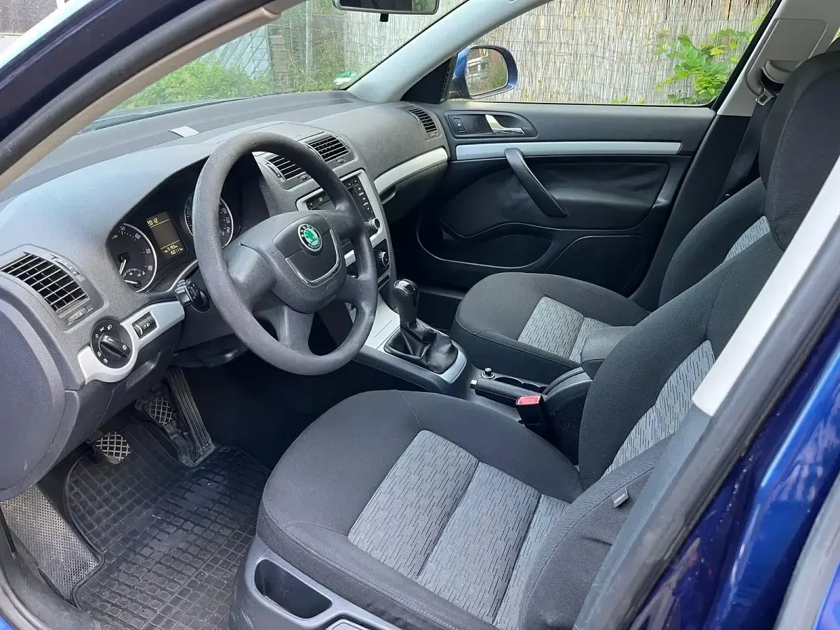 Gebraucht Skoda Octavia Elegance 160 PS (117 kW) 2009 Blau Kombi