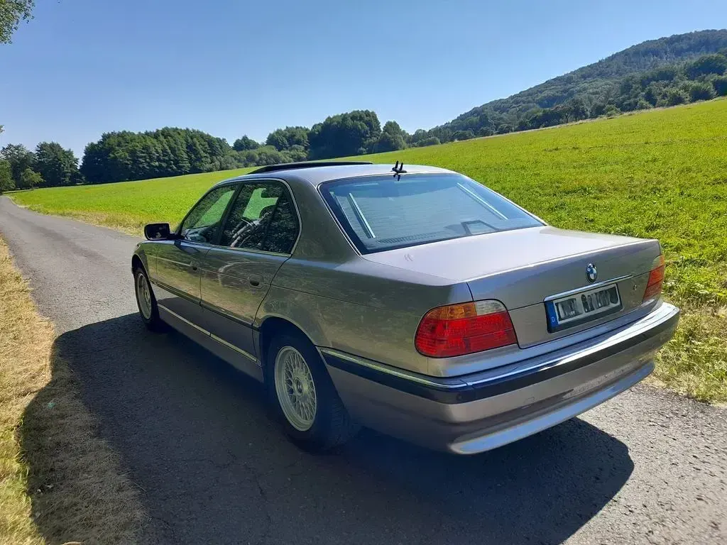 Gebraucht BMW 735 238 PS (175 kW) 2000 Silber Limousine