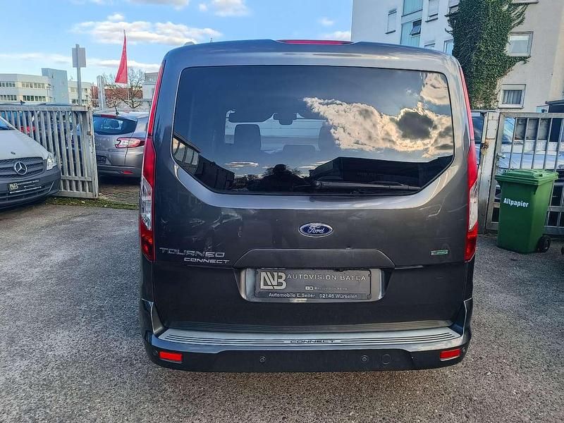 Gebraucht Ford Tourneo Titanium 101 PS (74 kW) 2015 Grau Kombi
