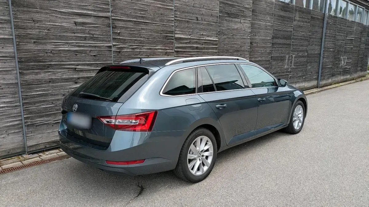 Gebraucht Skoda Superb Style 190 PS (139 kW) 2016 Grau Kombi