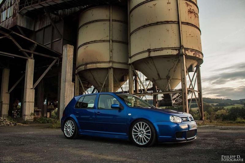 Blau Gebraucht 2003 VW Golf IV R Limousine | 33.999 € - Bild 1/4