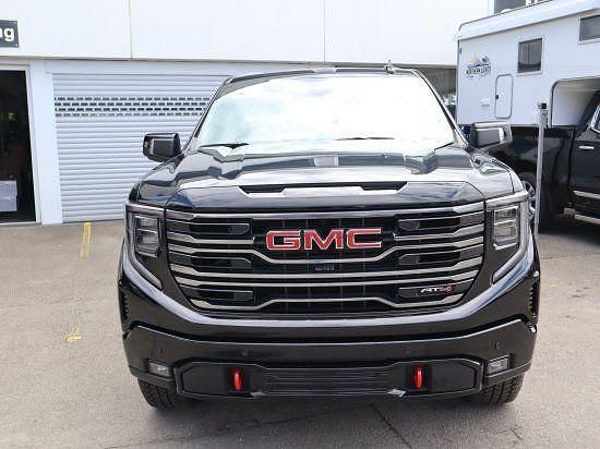 Neu GMC Sierra 426 PS (313 kW) 2025 Schwarz Pickup