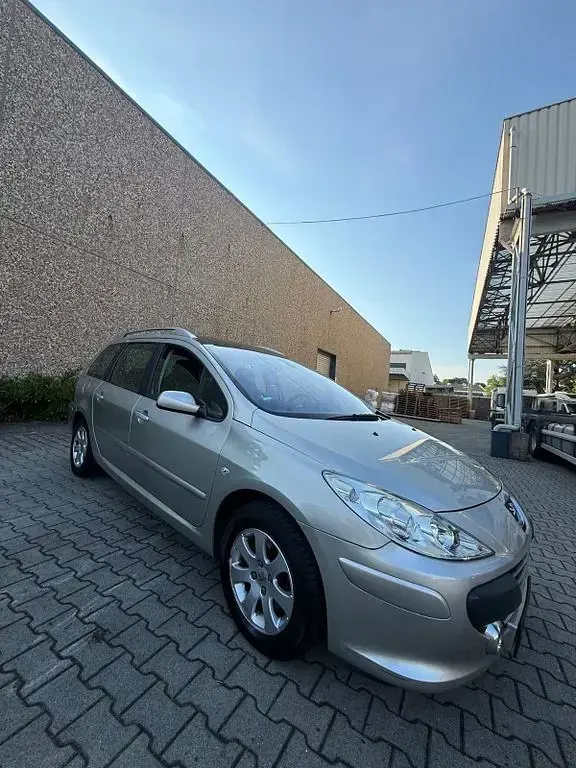 Gebraucht Peugeot 307 Premium 109 PS (80 kW) 2007 Grau Limousine