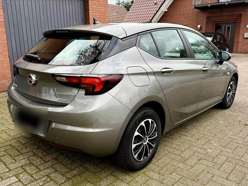 Gebraucht Opel Astra Edition 105 PS (77 kW) 2016 Grau Kleinwagen