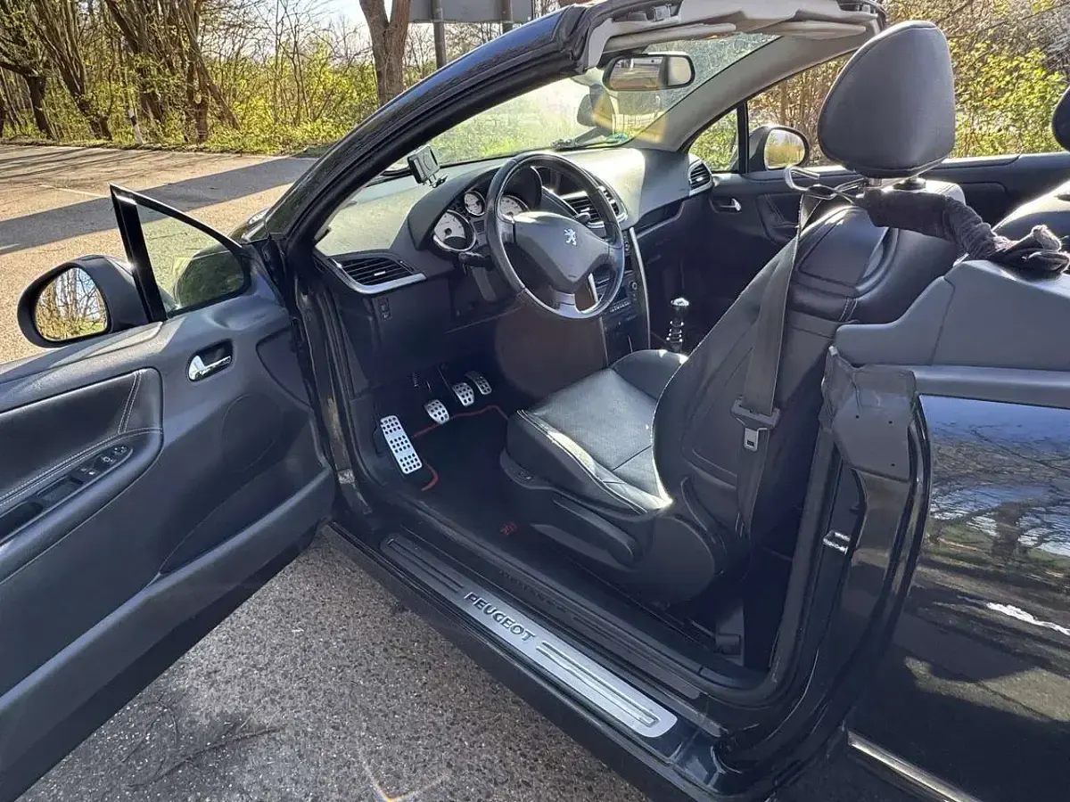 Gebraucht Peugeot 207 Platinum 156 PS (114 kW) 2011 Schwarz Cabrio