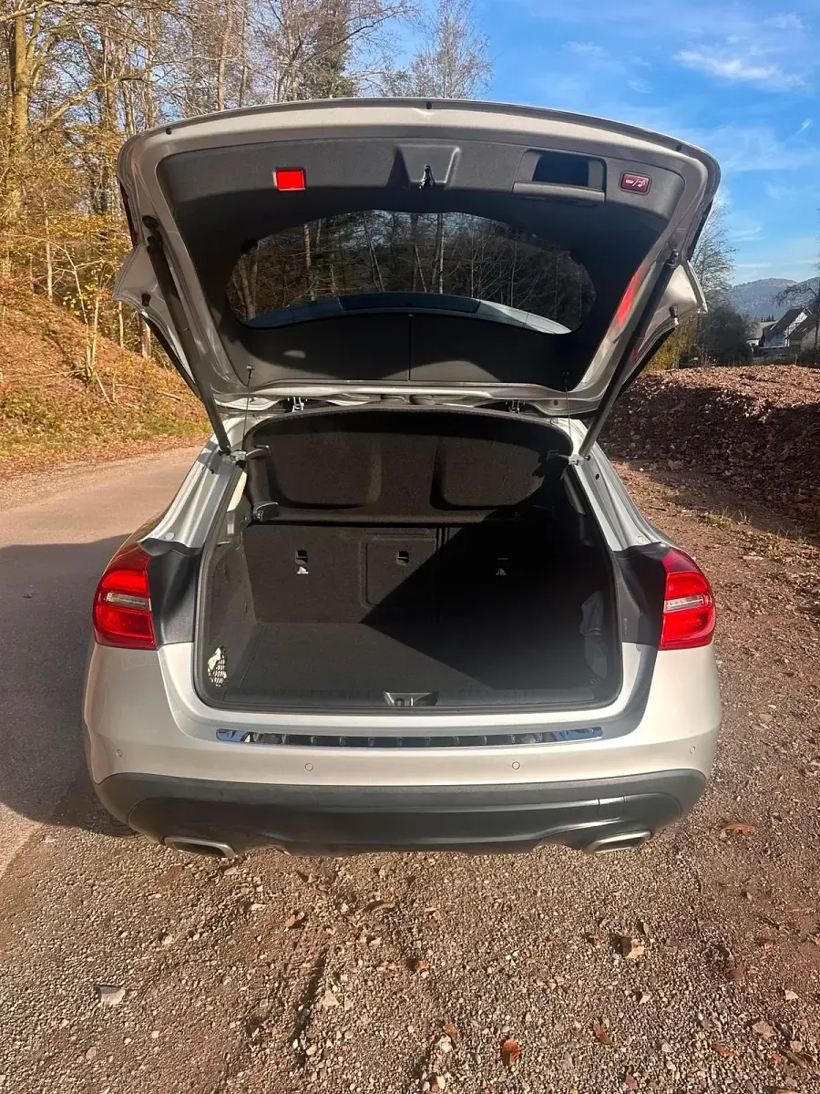 Gebraucht Mercedes GLA200 156 PS (114 kW) 2014 Grau SUV