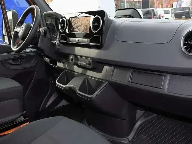 Używany Mercedes Sprinter 170 KM (125 kW) 2026 Pomarańczowy Van