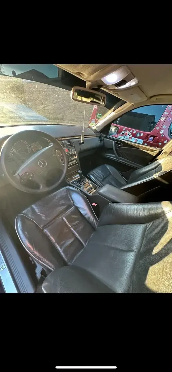 Gebraucht Mercedes E220 143 PS (105 kW) 2001 Violet Limousine