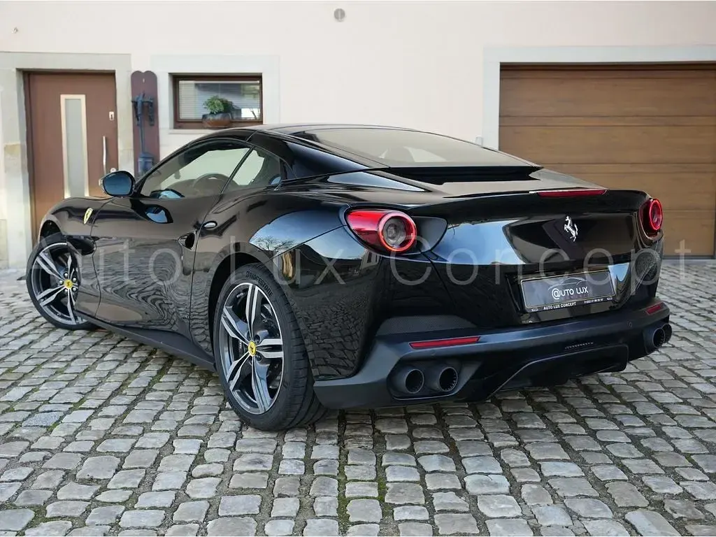 Second-hand Ferrari Portofino 600 CP (441 kW) 2020 Negru Cabrio