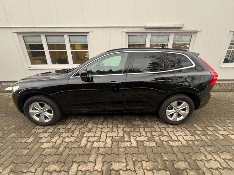 Gebraucht Volvo XC60 Momentum 197 PS (144 kW) 2022 Black stone SUV