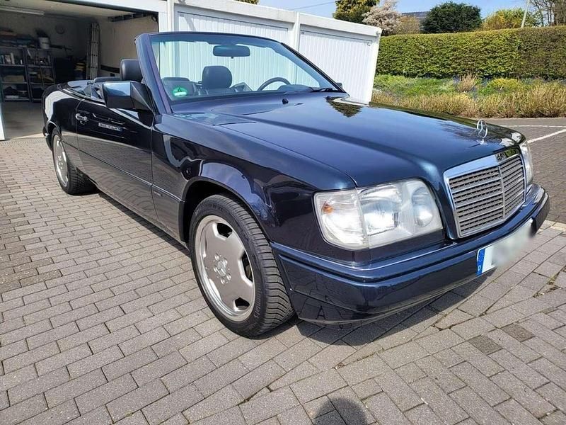 Blau Gebraucht 1997 Mercedes E200 Avantgarde Cabrio | 18.800 € (Fairer Preis) - Bild 1/4