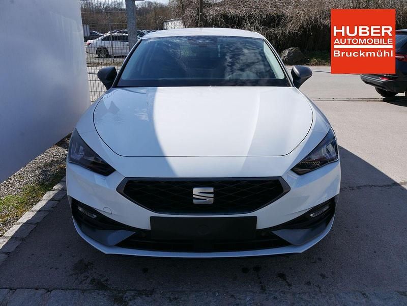 Neu Seat Leon FR 150 PS (110 kW) 2026 Nevadaweiß metallic Limousine