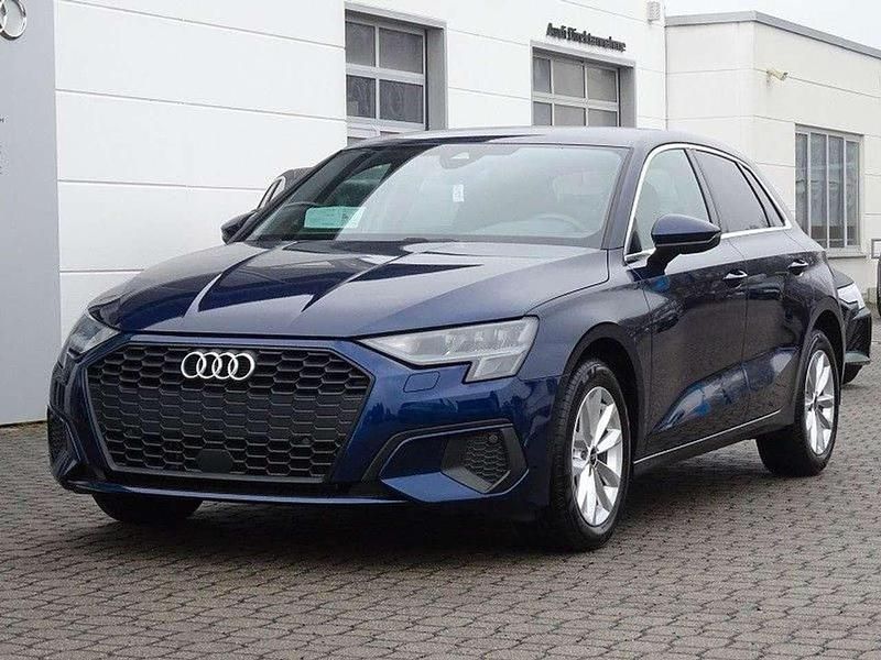 Gebraucht Audi A3 Basis 150 PS (110 kW) 2024 Blau Limousine
