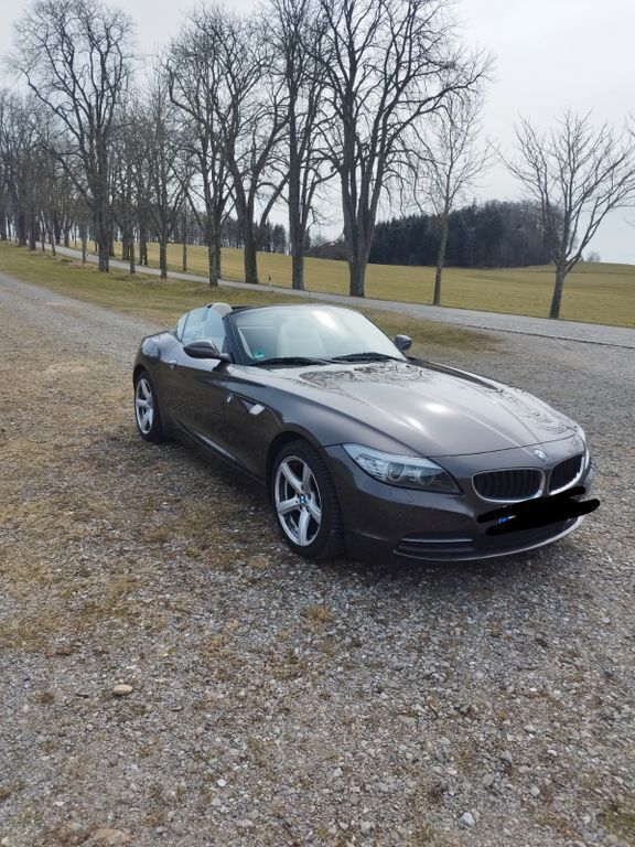 Braun Gebraucht 2010 BMW Z4 Cabrio | 18.500 € (Fairer Preis) - Bild 1/4
