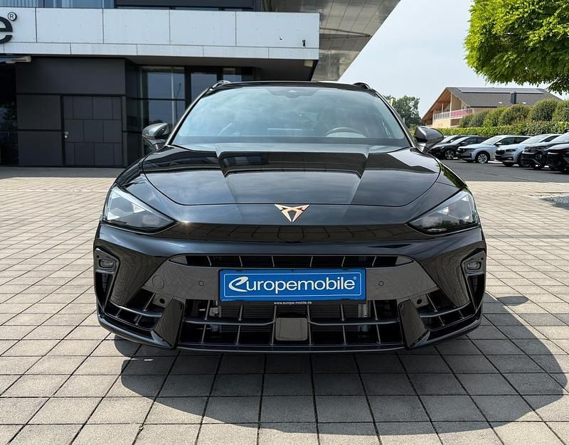 Neu Cupra Leon VZ 333 PS (244 kW) 2025 Midnight schwarz metallic Kombi