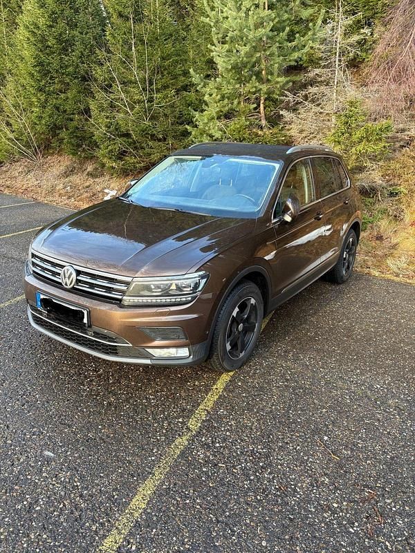Braun Gebraucht 2017 VW Tiguan Comfortline SUV | 17.450 € (Guter Preis) - Bild 1/4